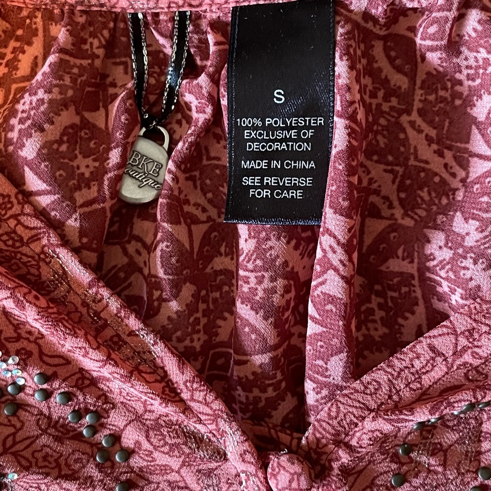 Bke Boutique Maroon Red Patterned Button Blouse - image 2